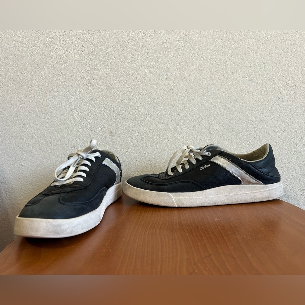 Olukai Ha’upu Sneaker Black Leather Women's Size 9.5 Casual Grip Outdoor Shoes